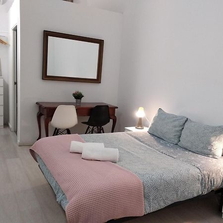 Hostal Urban Basic L'Hospitalet de Llobregat Extérieur photo