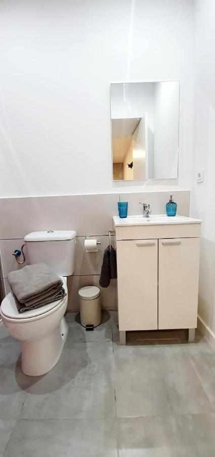 Hostal Urban Basic L'Hospitalet de Llobregat Extérieur photo