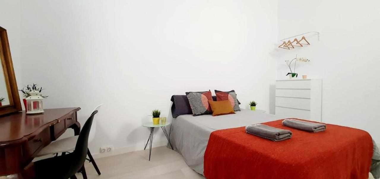 Hostal Urban Basic L'Hospitalet de Llobregat Extérieur photo