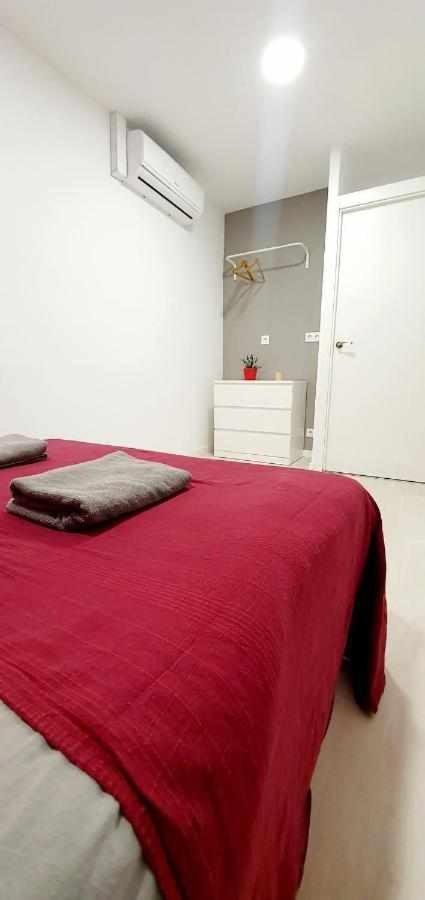 Hostal Urban Basic L'Hospitalet de Llobregat Extérieur photo