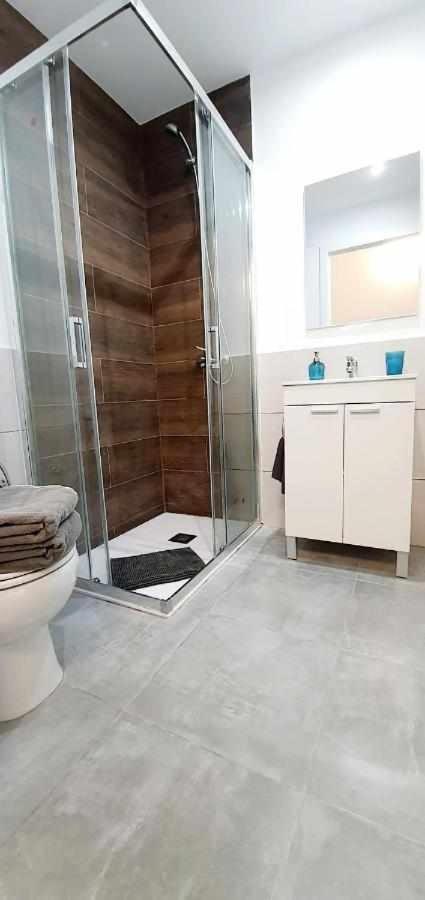Hostal Urban Basic L'Hospitalet de Llobregat Extérieur photo