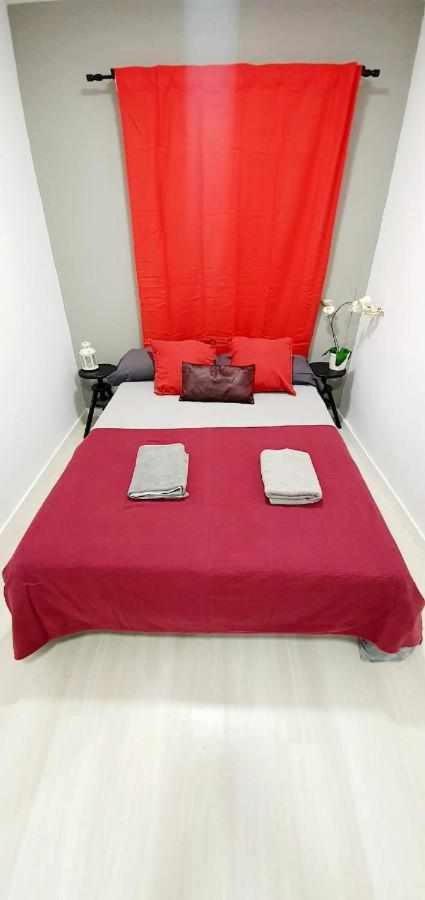 Hostal Urban Basic L'Hospitalet de Llobregat Extérieur photo