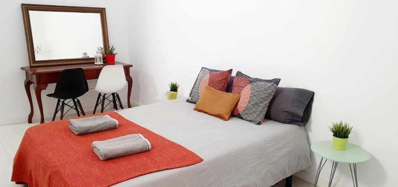 Hostal Urban Basic L'Hospitalet de Llobregat Extérieur photo