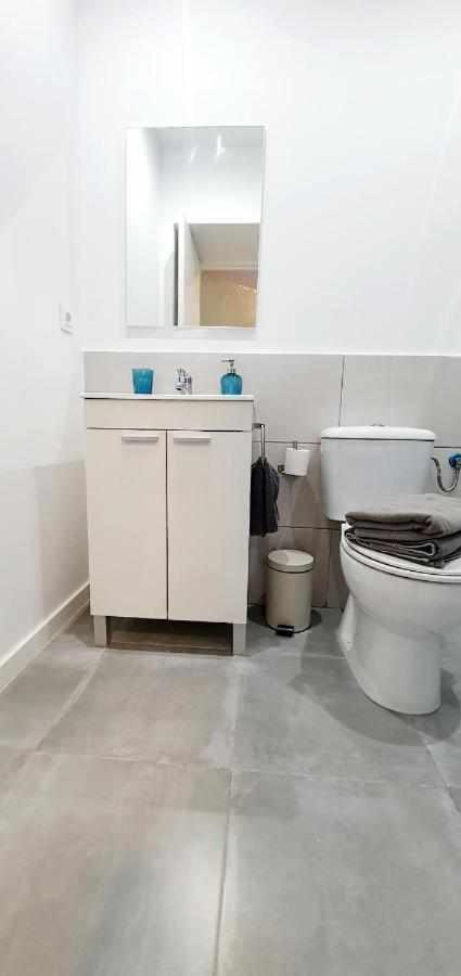 Hostal Urban Basic L'Hospitalet de Llobregat Extérieur photo