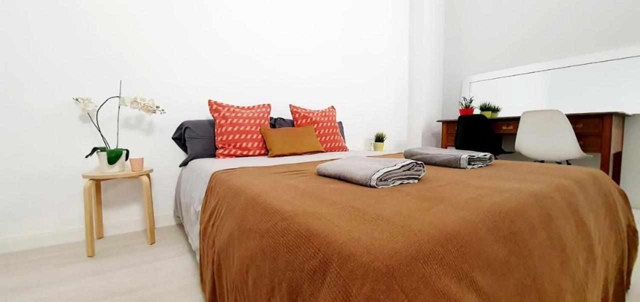 Hostal Urban Basic L'Hospitalet de Llobregat Extérieur photo