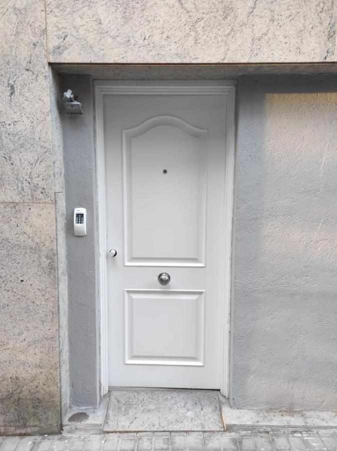 Hostal Urban Basic L'Hospitalet de Llobregat Extérieur photo